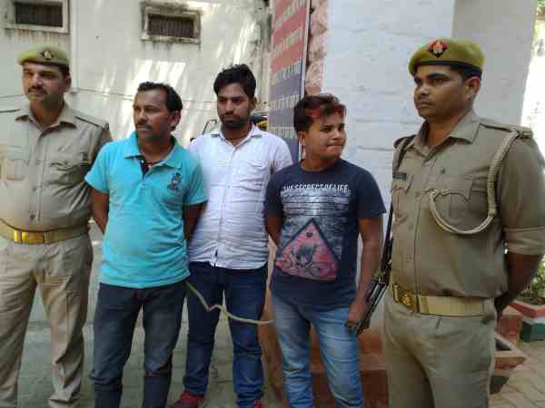 police busts ipl betting racket, three arrested police busts ipl betting racket, three arrested