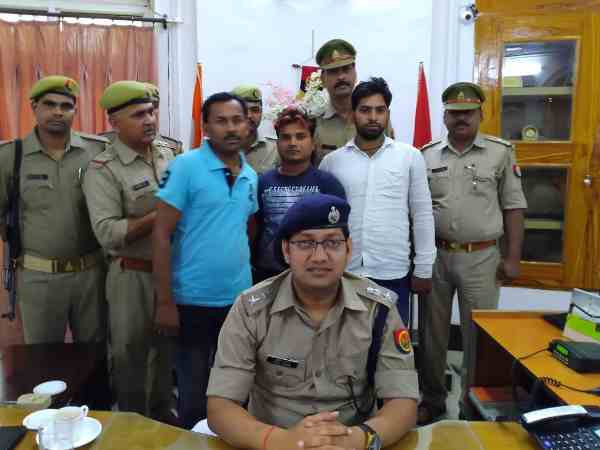 police busts ipl betting racket, three arrested police busts ipl betting racket, three arrested