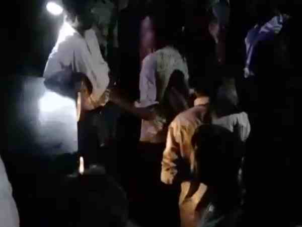 पड़ोस के घर में बेहोश मिला बच्चा