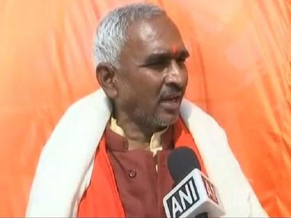 मुस्लिम संस्कृति पर उठाए सवाल