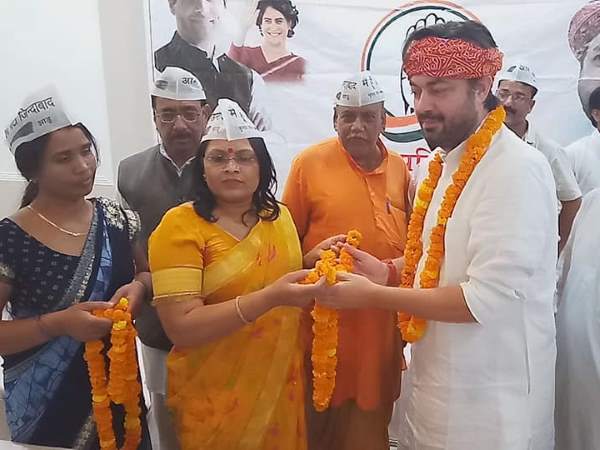 हाल ही में पूर्वांचल संयोजक ने छोड़ी पार्टी
