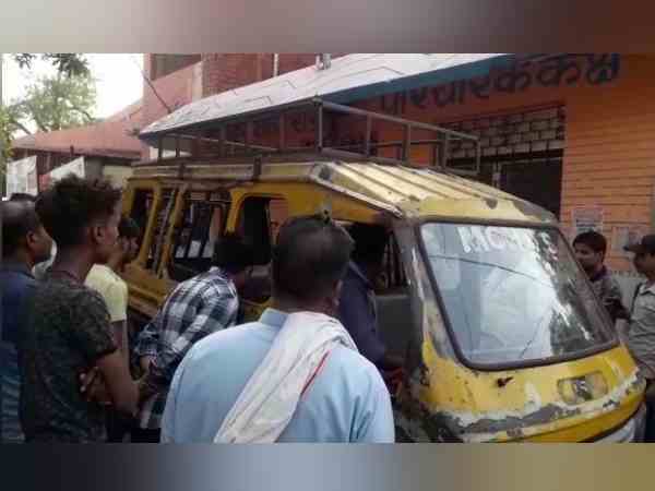 three died after bus collides with tempo three died after bus collides with tempo