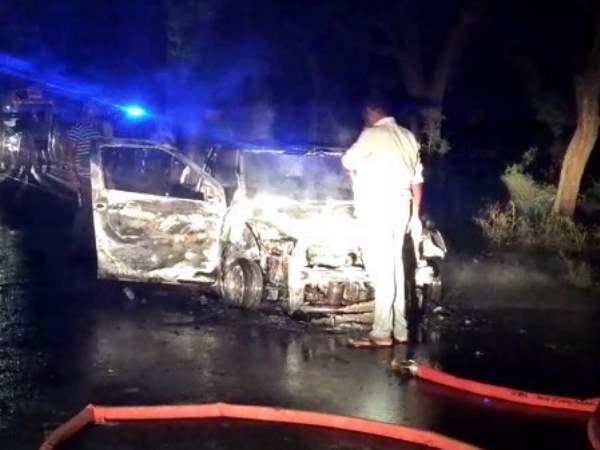 election duty officer car catches fire in agra election duty officer car catches fire in agra