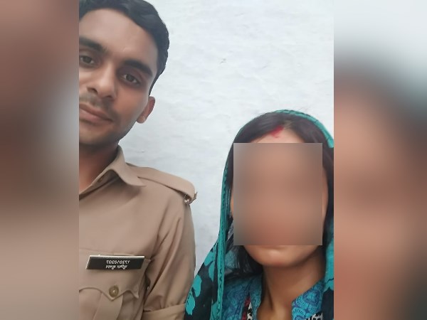 एसएसपी कार्यालय के चक्कर लगा रही युवती