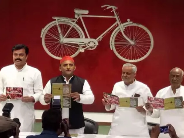 Akhilesh Yadav released the manifesto of Samajwadi Party Akhilesh Yadav released the manifesto of Samajwadi Party