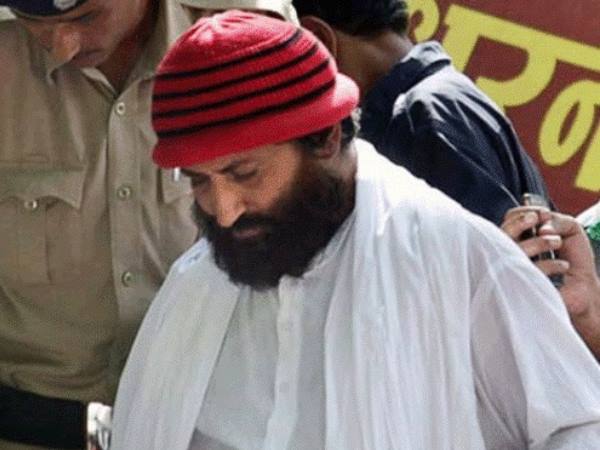 आसाराम के बेटे नारायण साईं को बहनों से रेप पर उम्रकैद आसाराम के बेटे नारायण साईं को बहनों से रेप पर उम्रकैद