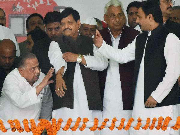 चाचा-भतीजे की जंग
