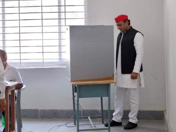 mulayam singh yadav cast their vote along with family mulayam singh yadav cast their vote along with family