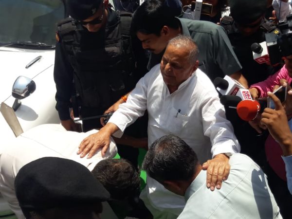 mulayam singh yadav cast their vote along with family mulayam singh yadav cast their vote along with family