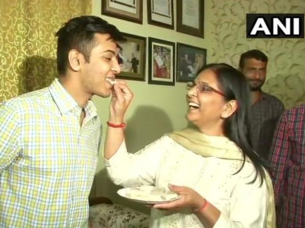 फिल्म थ्री इडियट्स स्टाइल में की पढ़ाई