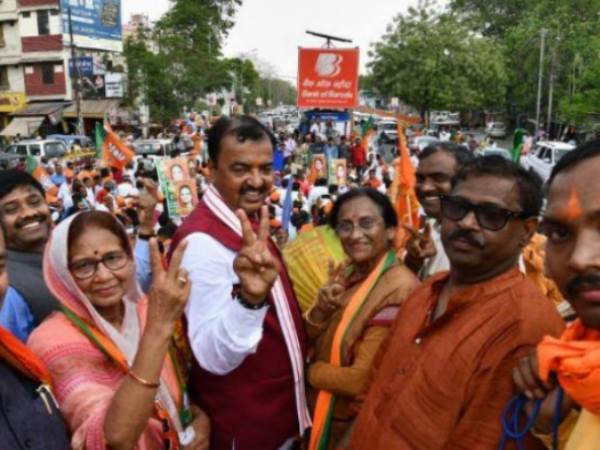 फूलपुर से 36, इलाहाबाद से 23 प्रत्याशी मैदान में