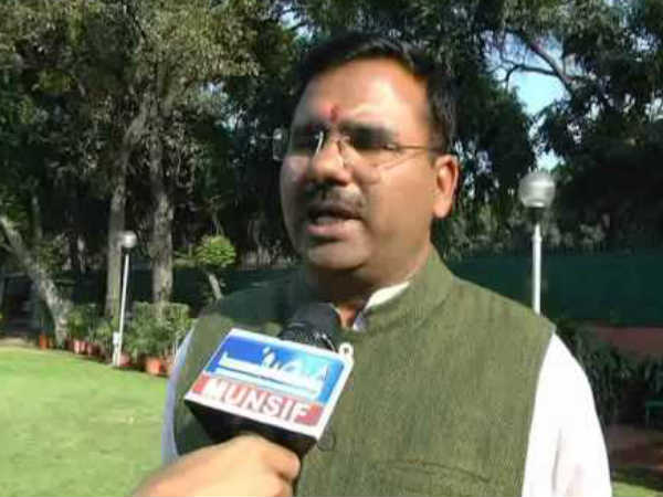 न्यूज चैनल के डिबेट पर हुआ कुछ ऐसा कि कांग्रेस प्रवक्ता ने बीजेपी नेता पर पानी भरा ग्लास फेंक दिया, देखें VIDEO न्यूज चैनल के डिबेट पर हुआ कुछ ऐसा कि कांग्रेस प्रवक्ता ने बीजेपी नेता पर पानी भरा ग्लास फेंक दिया, देखें VIDEO