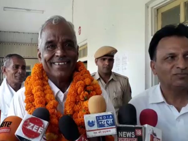 दोनों पार्टी कर रही झूठे वादे-Amra ram Sikar