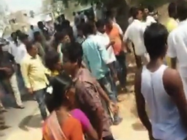 clash broke out between workers of TDP and YSRCP at a polling station in Guntur clash broke out between workers of TDP and YSRCP at a polling station in Guntur