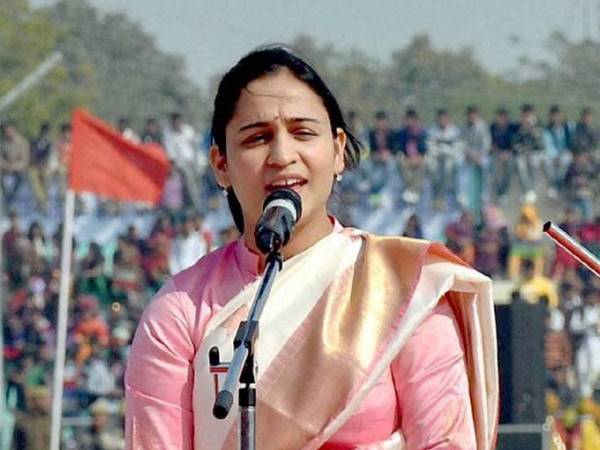 'ऐसे बयान से कोई लीडर नहीं बन सकता'