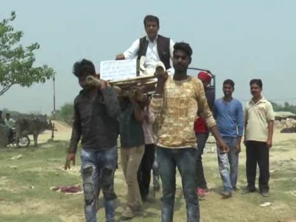 निरहुआ को बताया नचनिया