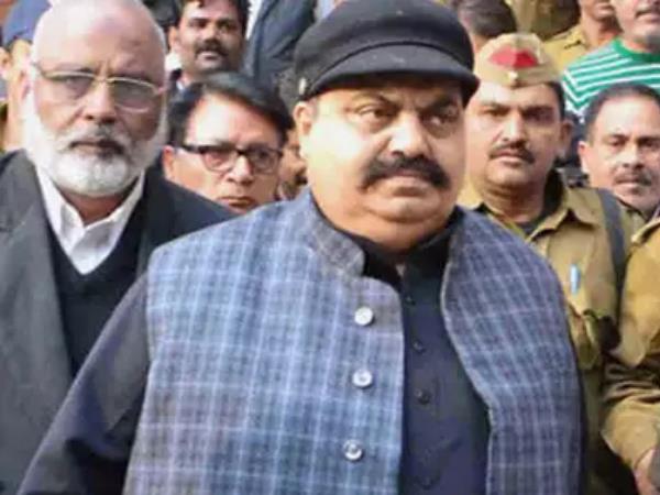 अतीक समेत 12 लोगों के खिलाफ दर्ज हुआ केस