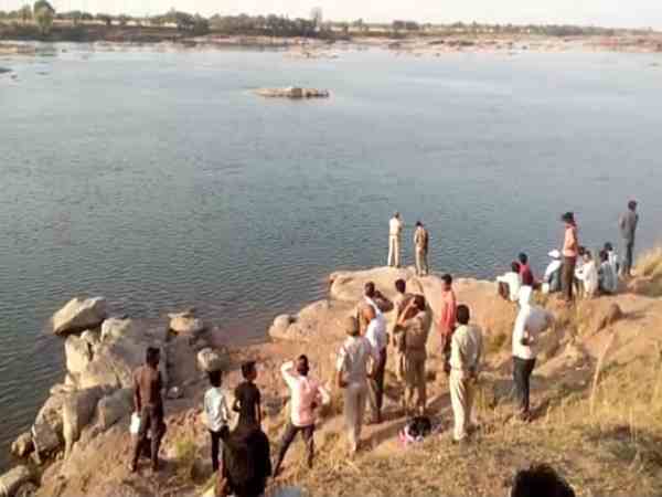 crocodile grabs old man into water found dead crocodile grabs old man into water found dead