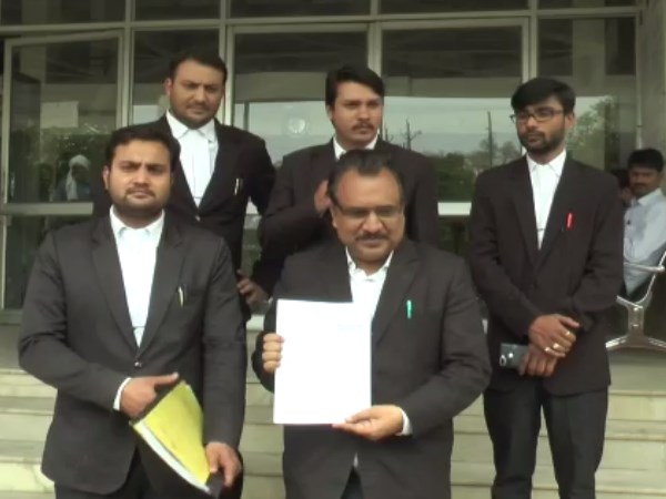 Filed a complaint against Rahul Gandhi in Bhopal court Filed a complaint against Rahul Gandhi in Bhopal court