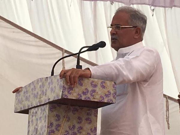 अंबानी के घर पहुंचे तो चौकीदार बन गए