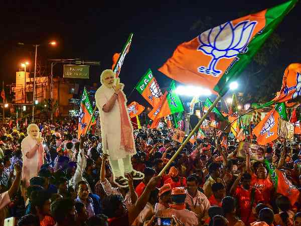 कुर्ते पर भी पीएम मोदी की तस्वीर