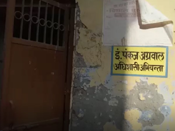 सांसद ने अधिकारी पर लगाए आरोप