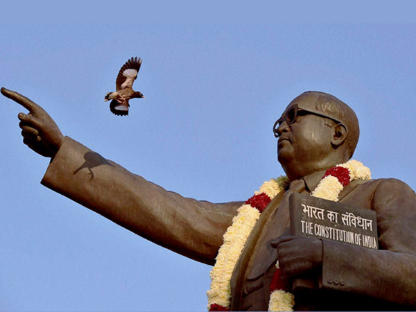 मूर्ति तोड़ने की घटना पर गुस्सा