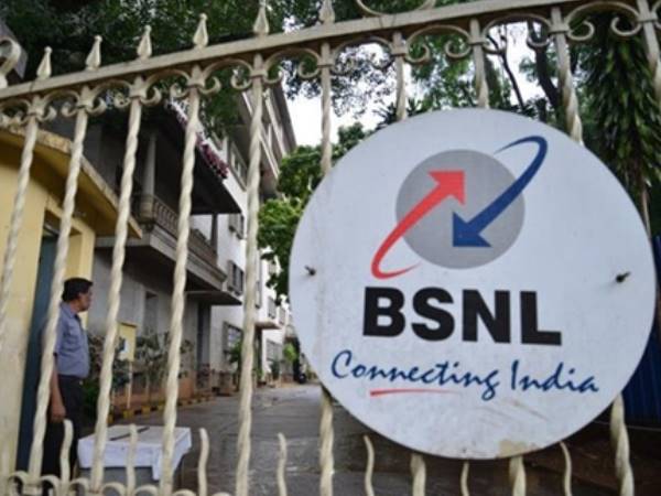 टेलीकॉम विभाग नहीं चाहता चुनाव से पहले छटनी हो