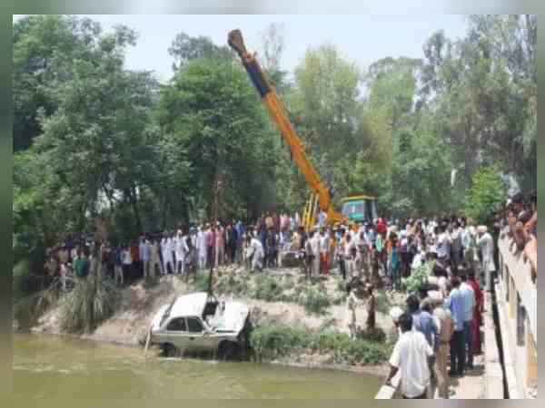 four people died after car drowned in the river four people died after car drowned in the river