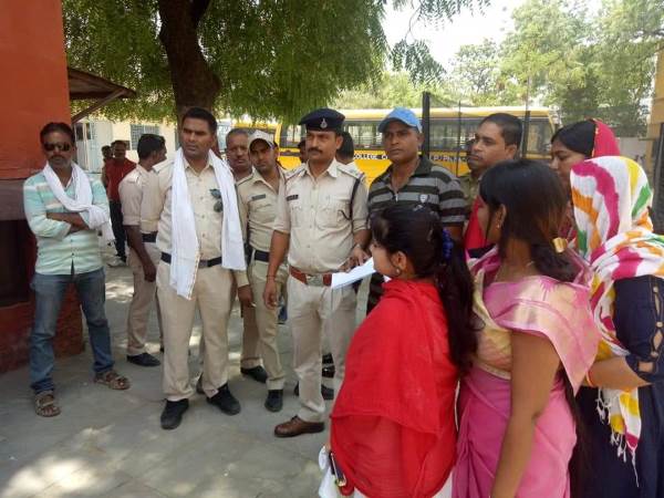 बॉयफ्रेंड के बारे में पूछता