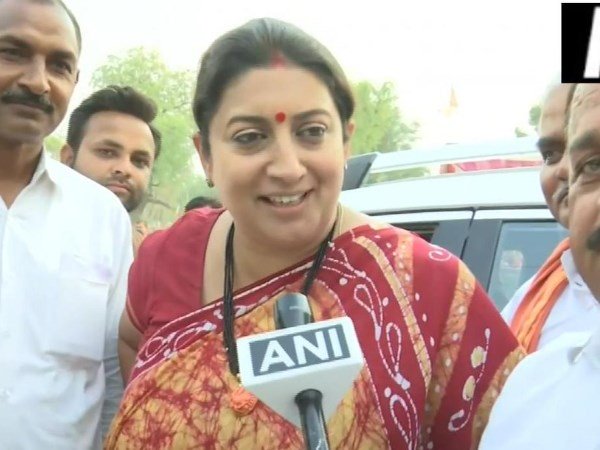 प्रियंका गांधी ने बोला था स्मृति ईरानी पर हमला