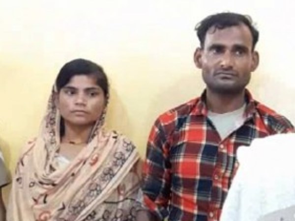 घर के बाहर पड़ा मिला था शव