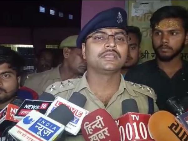 लेबर रूम में जबरदस्ती घुस गए सपा नेता