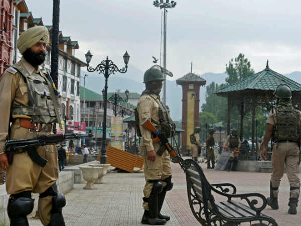 एलओसी से अंदर आते ग्रेनेड्स