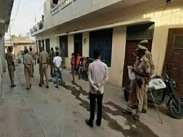 कई नेताओं के घर के बाहर निगरानी के लिए पुलिस तैनात