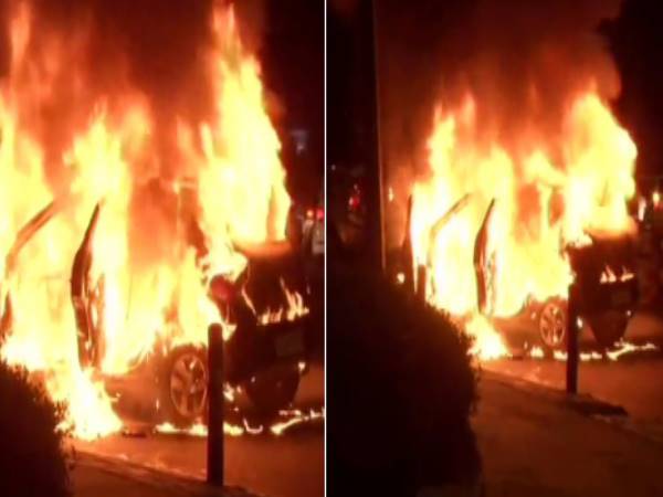 Delhi: Car catches fire at Mandi House circle, no casualties Delhi: Car catches fire at Mandi House circle, no casualties