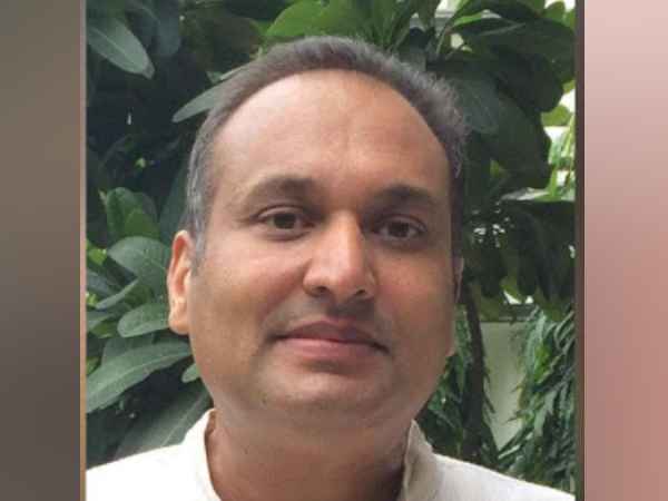 कौन है देवब्रत मिश्र