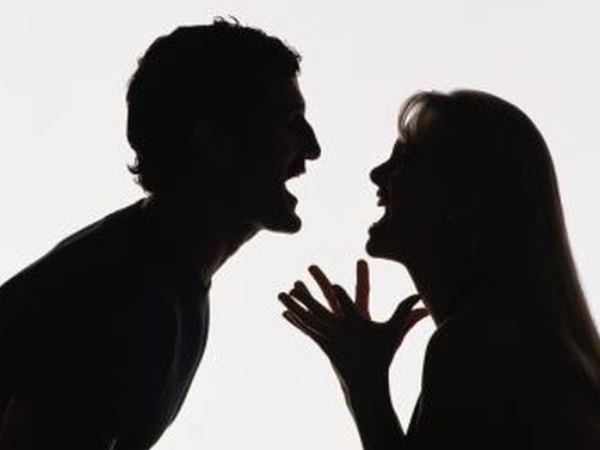 तुम फिजूल खर्ची करती हो पत्नी नहीं बन सकती