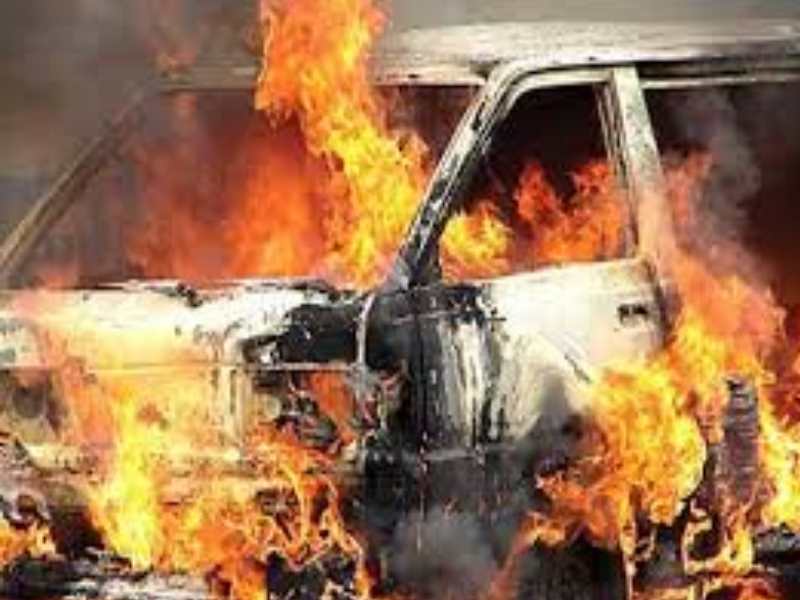van catches fire young man burned alive in salasar area of jodhpur van catches fire young man burned alive in salasar area of jodhpur