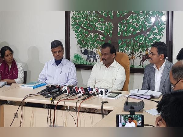 इस बार गुजरात की 26 सीटों के लिए 371 उम्मीदवार