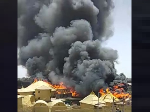 fire broken at junagadh padharo restaurant fire broken at junagadh padharo restaurant
