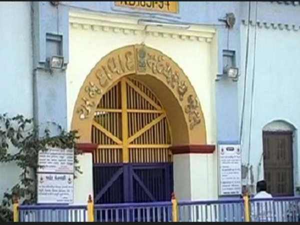 मोबाइल फोन के इस्तेमाल को रोकने के लिए जामर प्रणाली सक्रिय