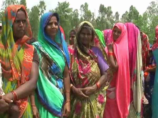 किस नेता की जनसभा है?