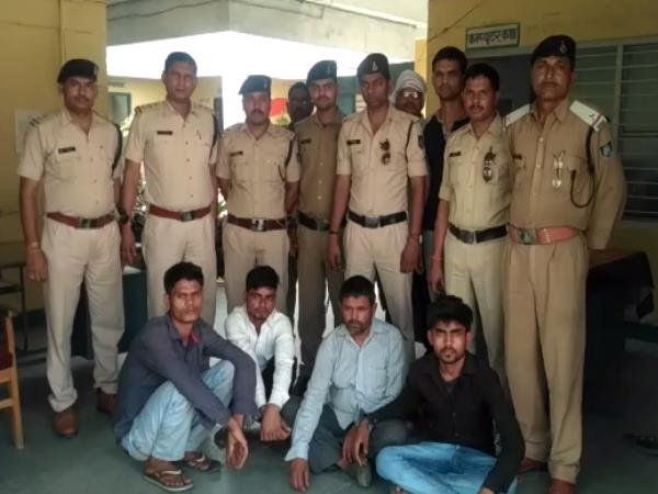 8 अप्रैल को ग्रामीणों से सूचना मिली थी