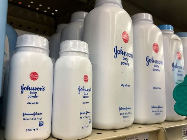 officials found cancer causing agent in johnson and johnson shampoo officials found cancer causing agent in johnson and johnson shampoo