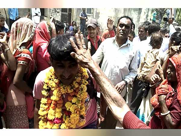 'जेल में नहीं दिया जा रहा मरीज को इलाज'