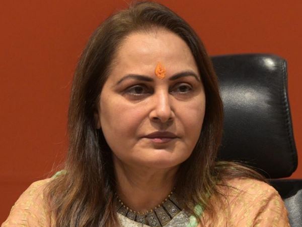 आजम पर चुनाव आयोग की कार्रवाई