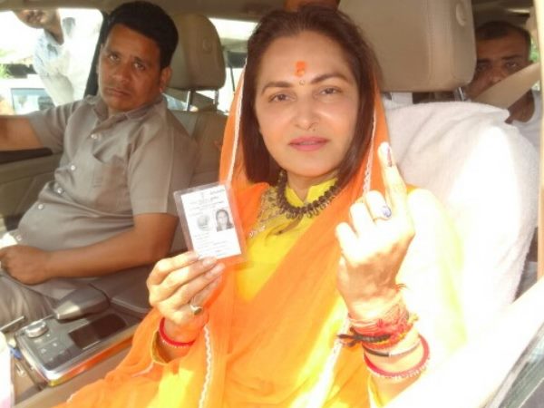 आजम के बेटे ने भी दिया बयान