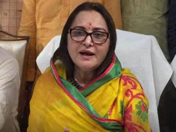 सांसद को दबंगई से दबाया गया