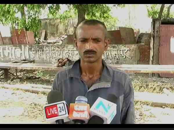 पुल पर काम कर भरता है पेट
